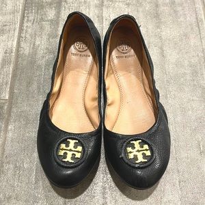 Tory Burch Black Flats Leather Ring with Gold T Logo